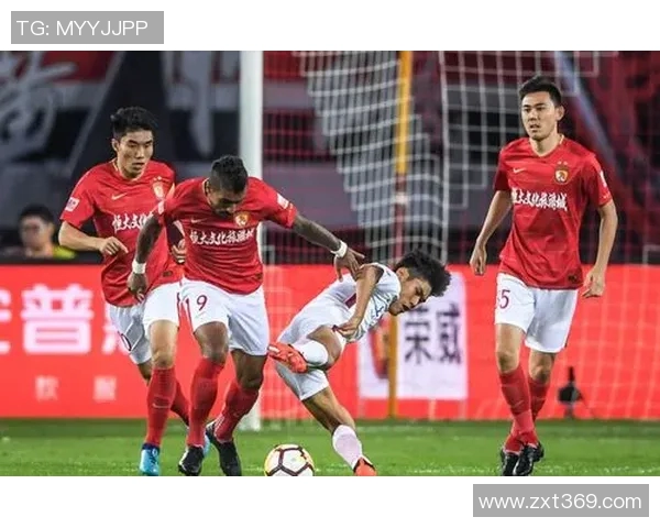 恒大队在主场以7比0大胜重庆力帆展现强大实力与团队配合